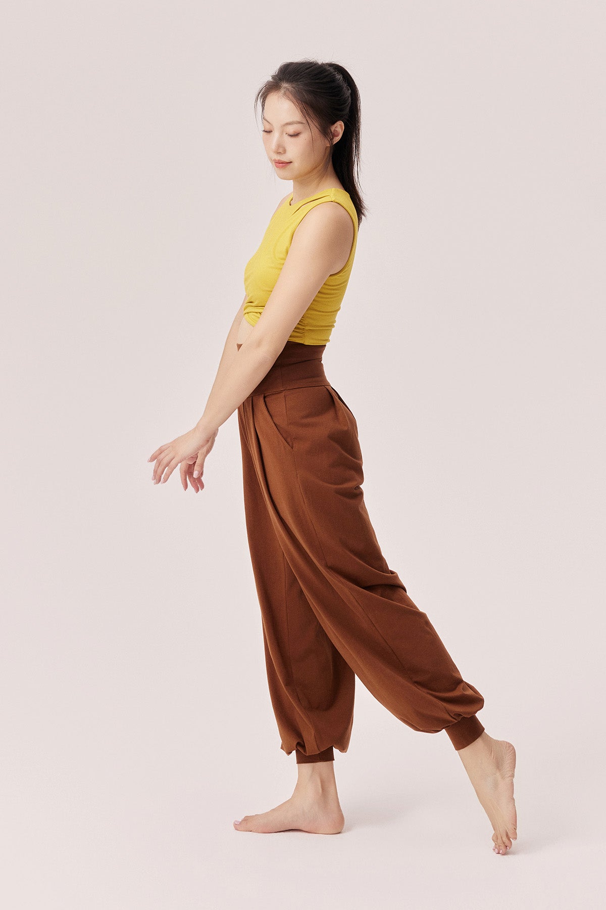 Amari Relaxed High-Rise Cotton Yoga Jogger Pants