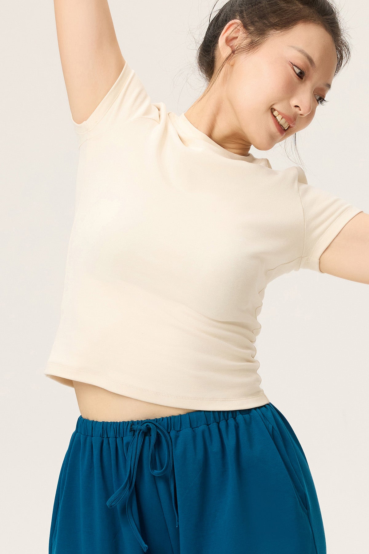 Disa Crew Neck Essential Fitted T-shirt