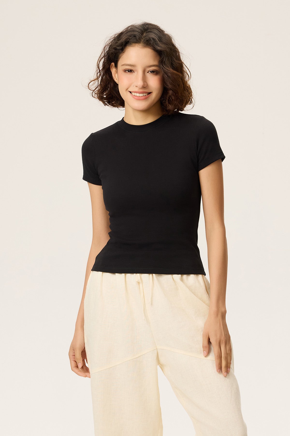 Disa Crew Neck Essential Fitted T-shirt