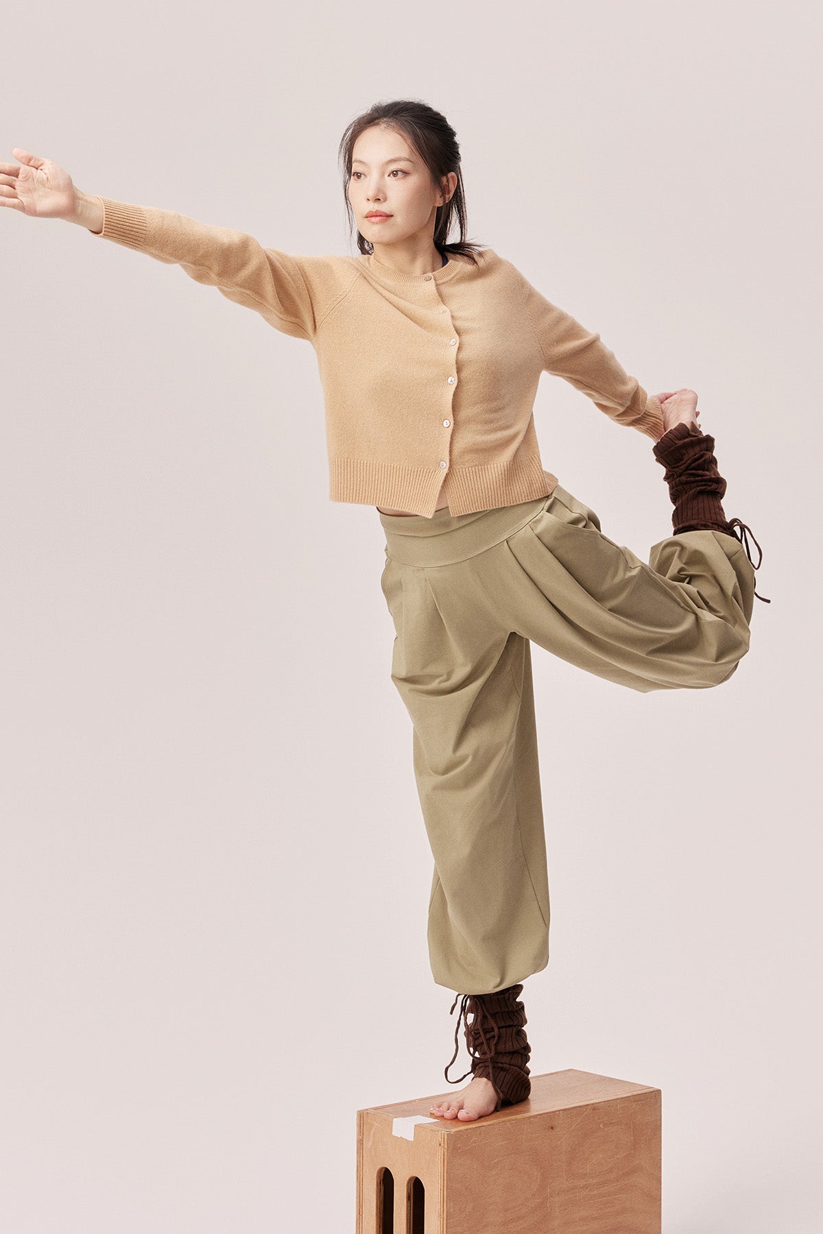 Iyla Round Neck Casual 100% Wool Cardigan