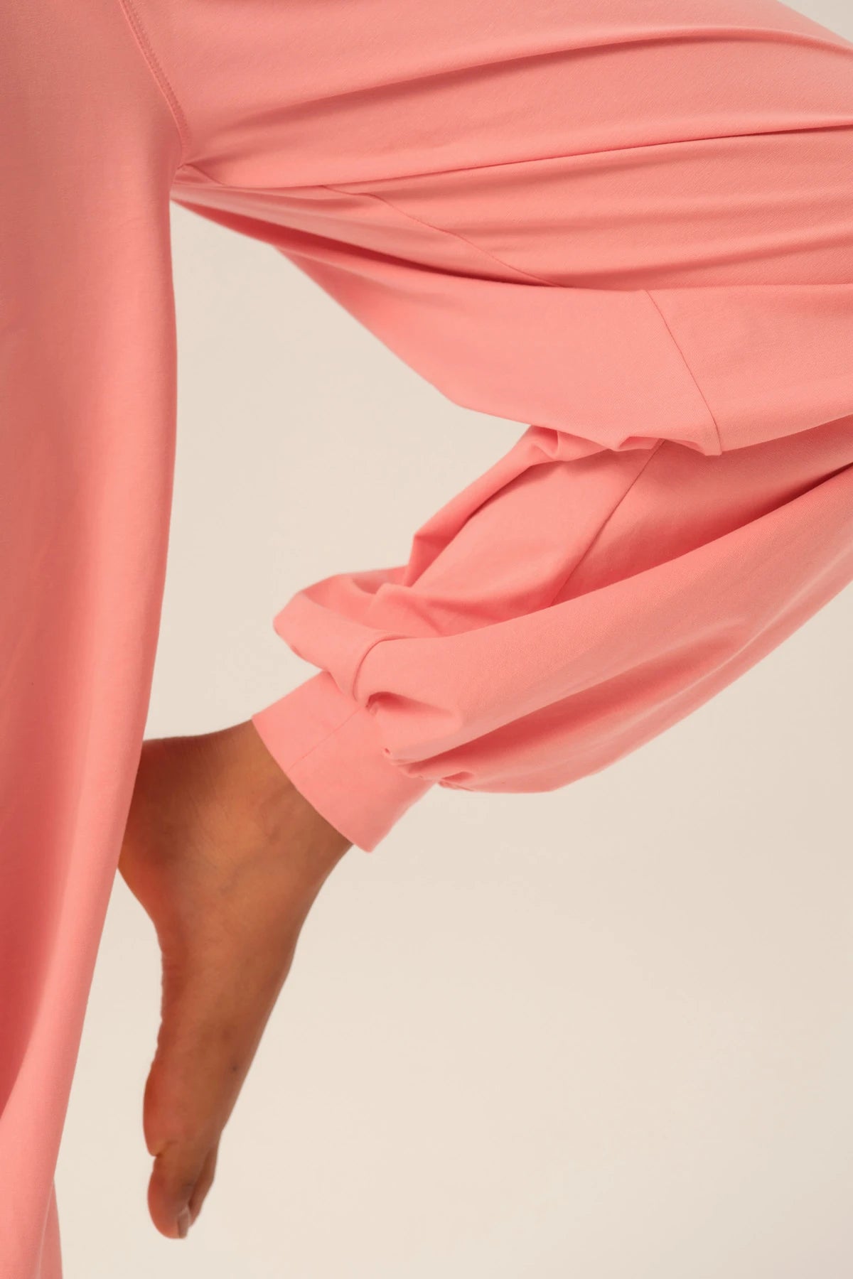 Violet Silky Cotton Pockets Joggers Pants