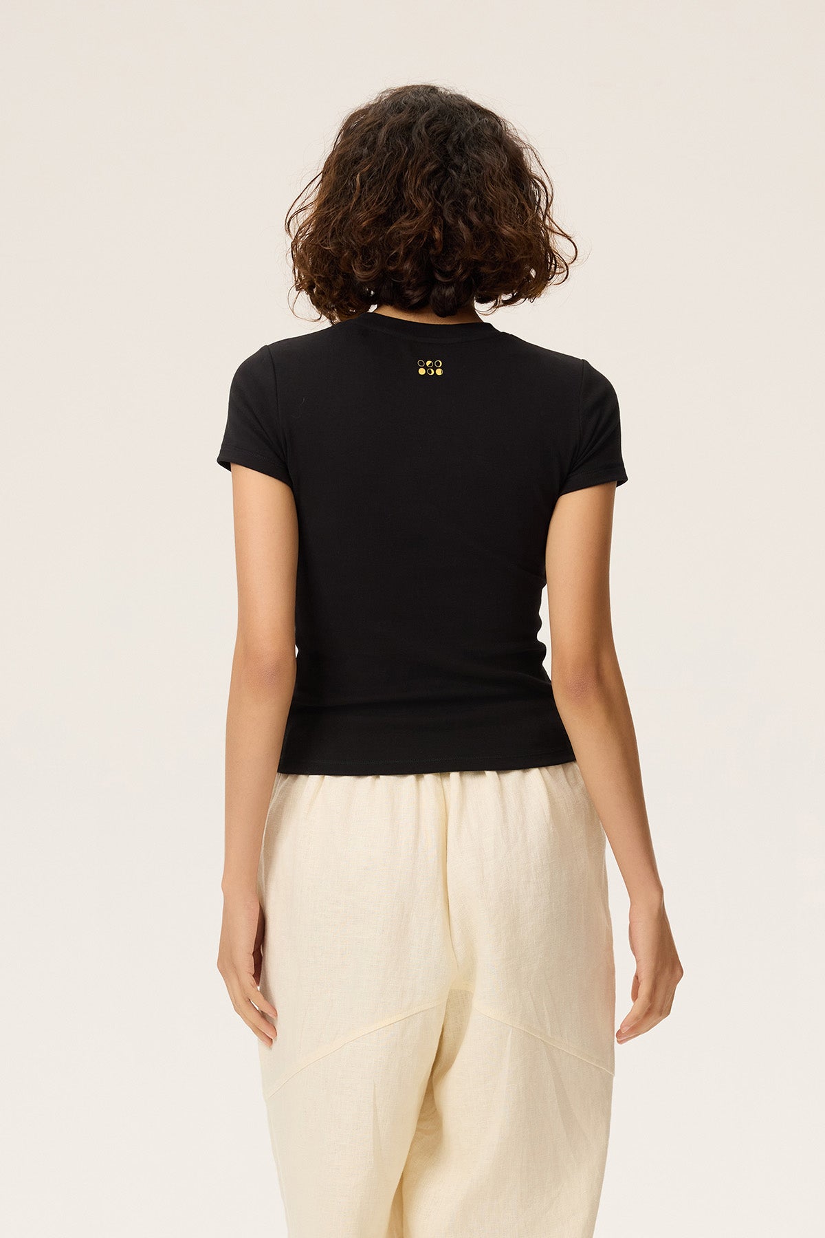 Disa Crew Neck Essential Fitted T-shirt