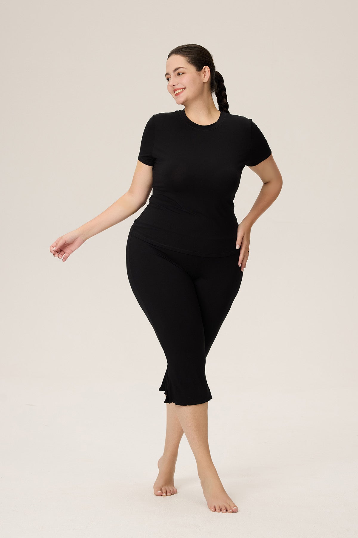 Disa Crew Neck Essential Fitted T-shirt