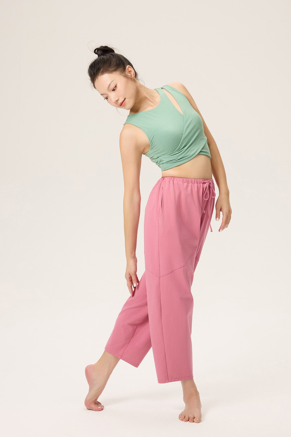 Lennon Loose Cropped Jogger Pants