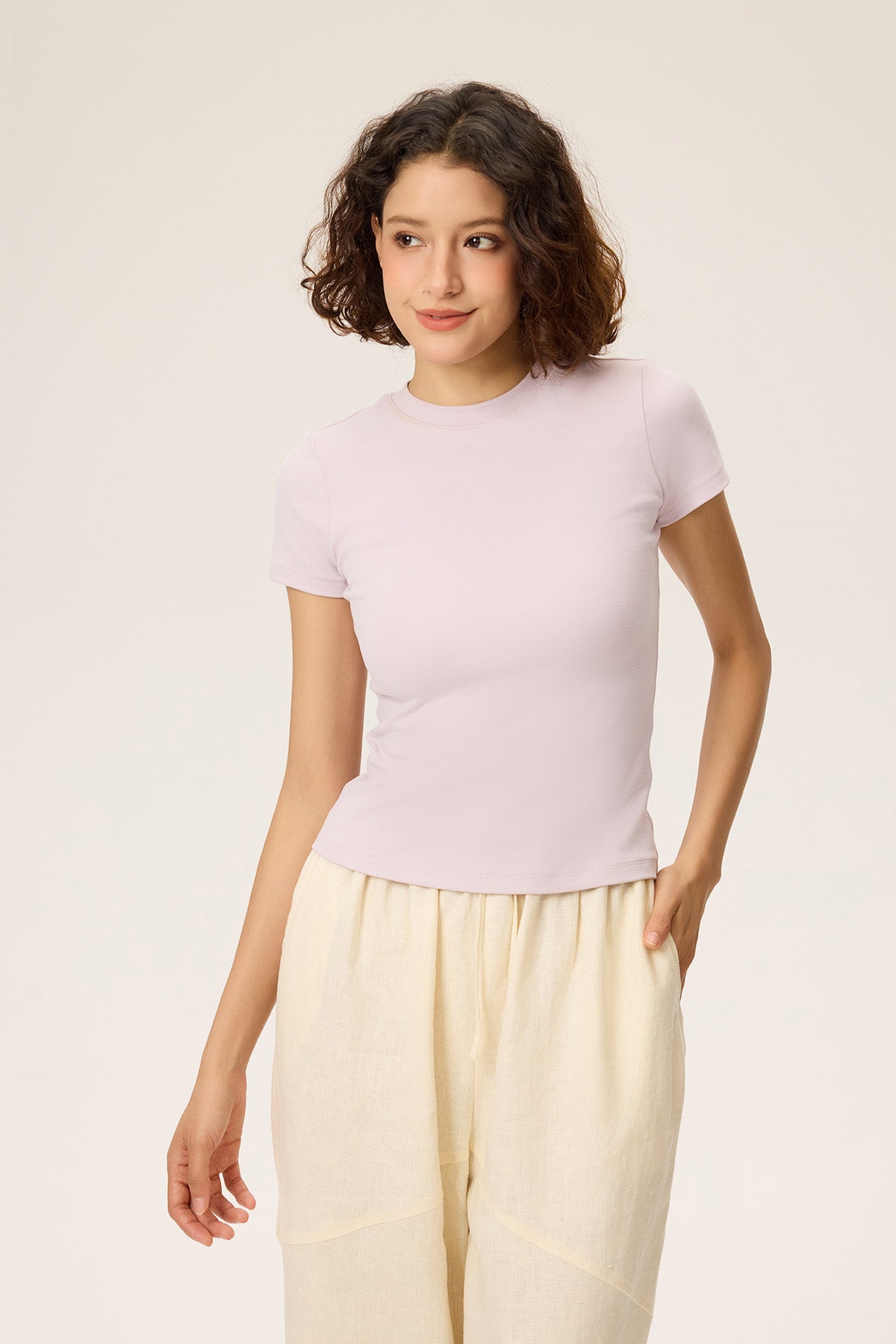 Disa Crew Neck Essential Fitted T-shirt